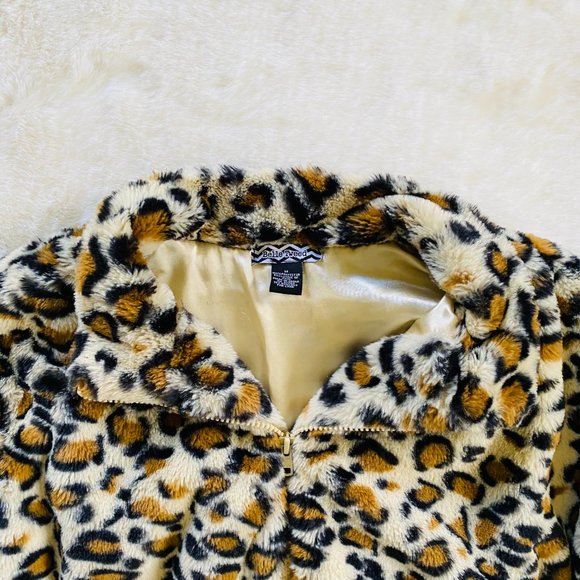Leopard Print Faux Fur Cropped Jacket size Medium Mob Wife - Picture 3 of 12